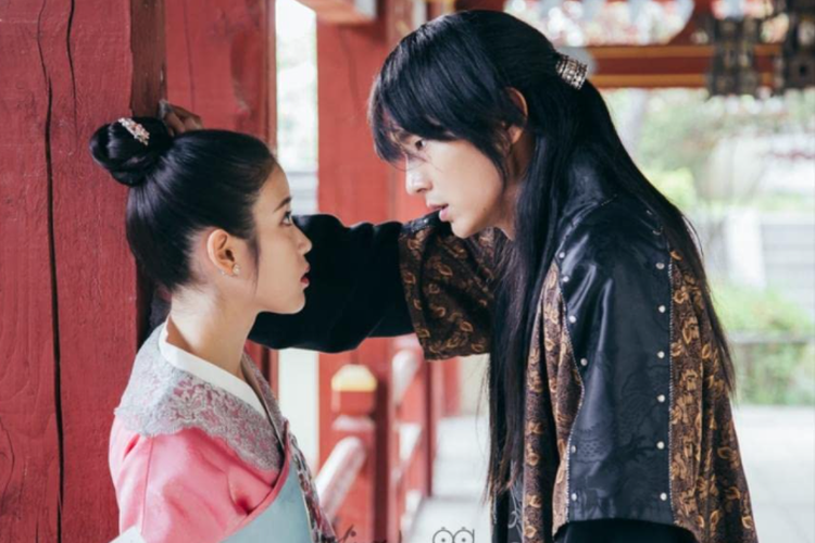 Serial Drama Moon Lovers: Scarlet Heart Ryeo yang dibintangi IU dan Lee Joon Gi.