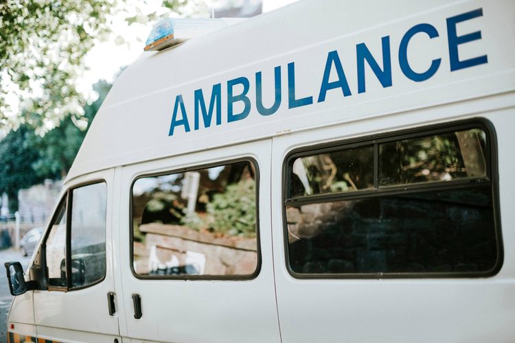 Warga Marongsari Geruduk Rumah Kades: Ambulans Desa Dibawa Kabur, Ditinggal di SPBU