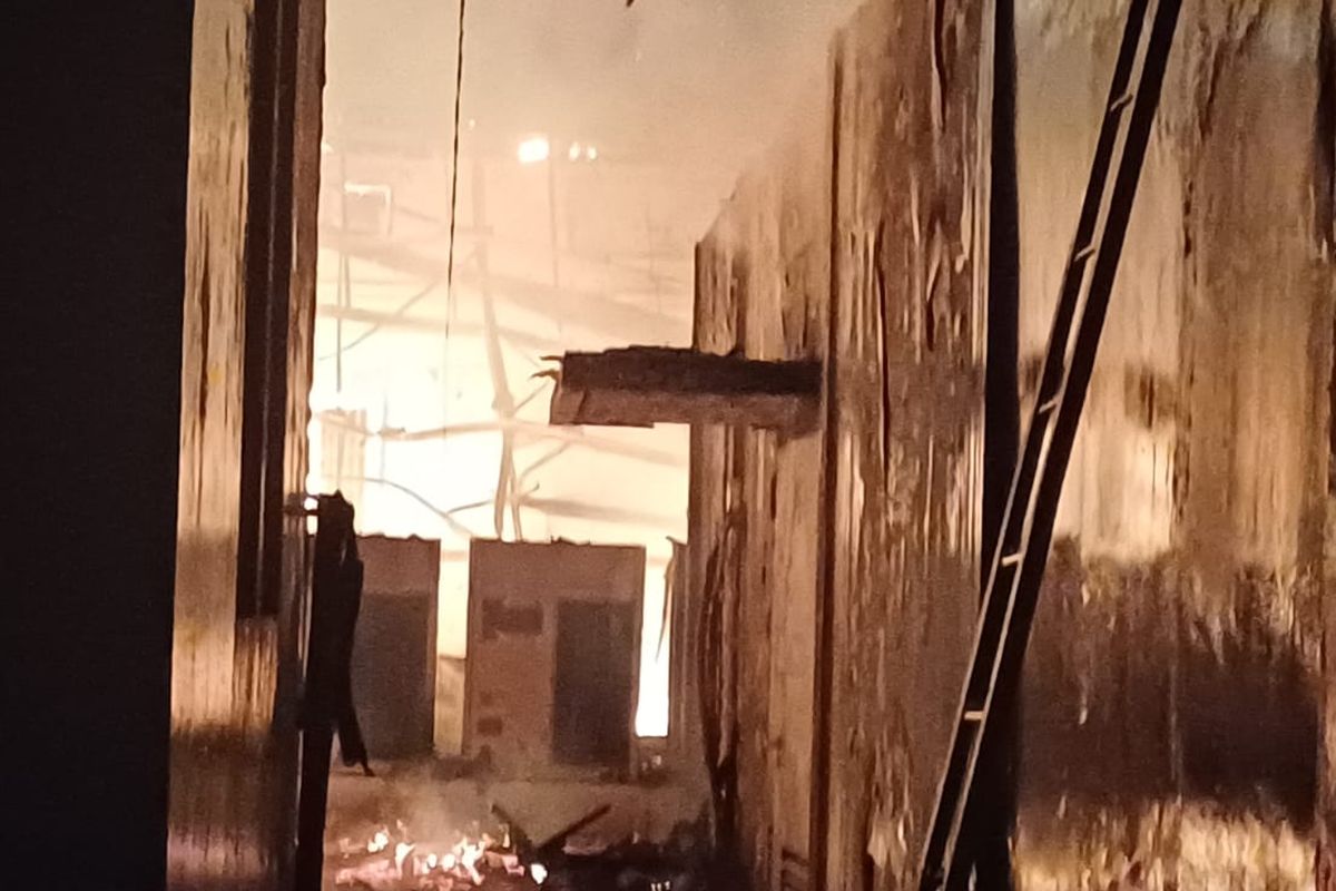 Bagian belakang bangunan Museum Nasional atau Museum Gajah tampak ambruk akibat kebakaran pada Sabtu (16/9/2023) malam.
