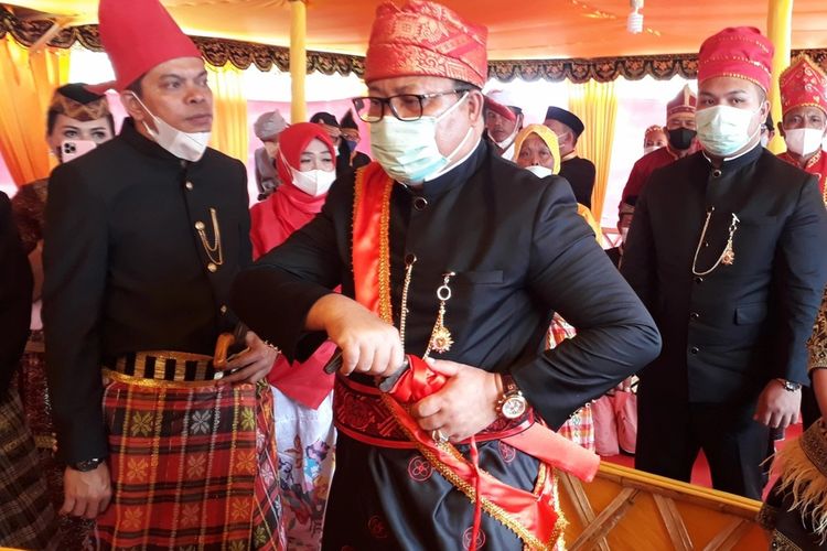 Malkan Frans Keayo Bouw dikukuhkan sebagai Tokoi Rato Salumaoge oleh Macoa Bawalipu ke-61 di Dusun Mabungka, Kecamatan mangkutana, kabupaten Luwu Timur, Kamis (17/06/2021)