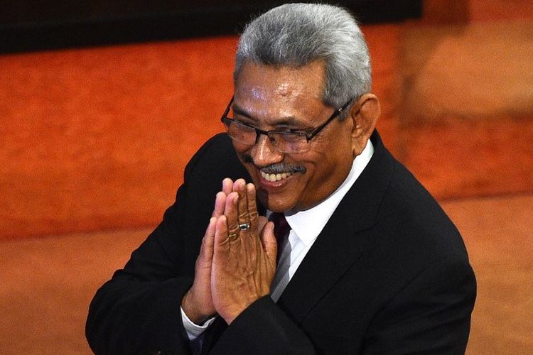 Mantan presiden Sri Lanka Gotabaya Rajapaksa tiba di parlemen nasional untuk pidato kebijakan pertamanya setelah kemenangan telak dalam pemilihan umum di Colombo pada 3 Januari 2020.