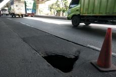 Terkikis Hujan dan Kerap Dilintasi Kendaraan Berat, 5 Titik Jalan Rusak di RE Martadinata Diperbaiki