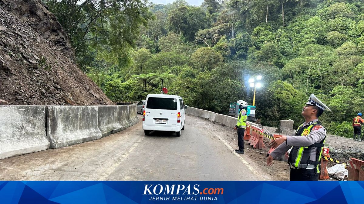 Setelah Lumpuh 10 Jam, Jalur Padang-Bukittinggi di Lembah Anai Kembali Dibuka