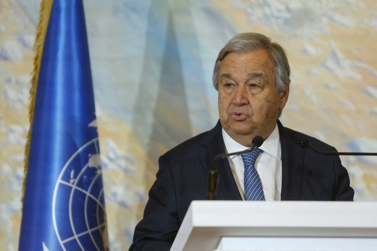 Sekjen PBB Antonio Guterres berbicara kepada utusan internasional selama KTT tentang Afghanistan di Doha, Qatar pada Selasa (2/5/2023). Organisasi-organisasi di bawah naungan PBB mendesak gencatan senjata di Gaza lewat pernyataan bersama yang jarang terjadi pada Minggu (5/11/2023).