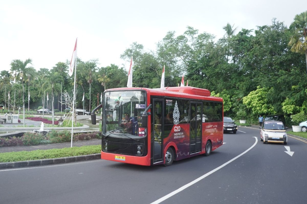Bus listrik yang dioperasikan DAMRI di KTT G20