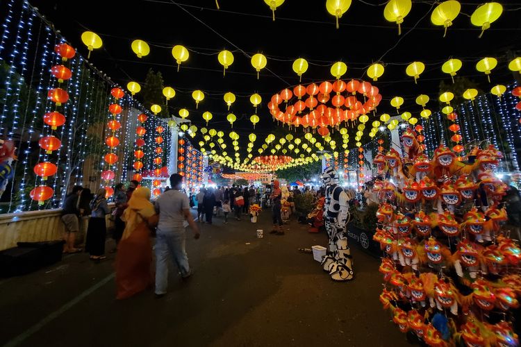 Lampion Imlek di Pasar Gede Solo, Selasa (10/1/2023).