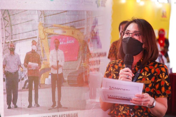 Manajemen PT HM Sampoerna saat memberi laporan ke Presiden Joko Widodo terkait pelaksanaan vaksinasi booster untuk para karyawannya.