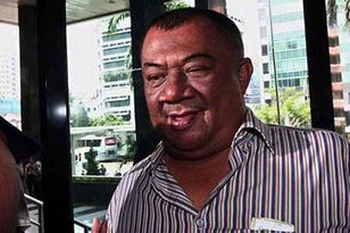 Gubernur Sumut Syamsul Arifin saat tiba di KPK, Jumat (22/10/2010).