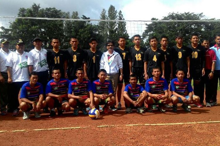 Ribuan atlet yang terdiri dari para pelajar SD, SLTP, dan SLTA mengikuti pembukaan Gala Desa yang berlangsung di kota Wonosobo, Jateng, Jumat (20/10/2017) oleh Asdep Pengelolaan Pembinaan Sentra dan Sekolah Khusus Olahraga, Teguh Raharjo.