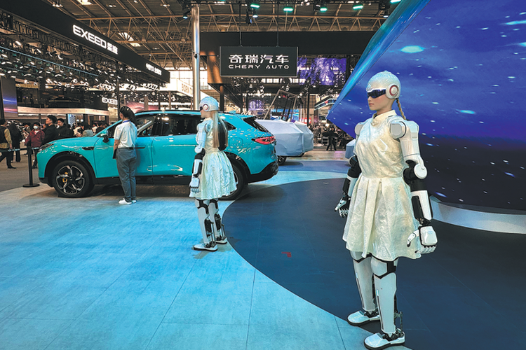 Robot humanoid di panggung pameran Chery Auto China 2026 di Beijing, China.