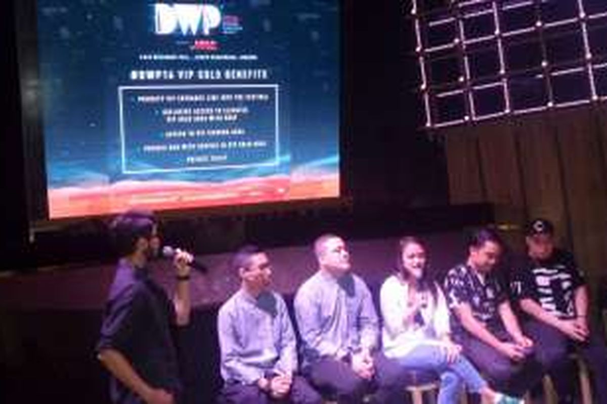 Pihak promotor dan pengisi acara festival electronic dance music Djakarta Warehouse Project (DWP) 2016 saat mengelar jumpa pers di Blowfish, Gatot Subroto, Jakarta Selatan, Rabu (19/10/2016).