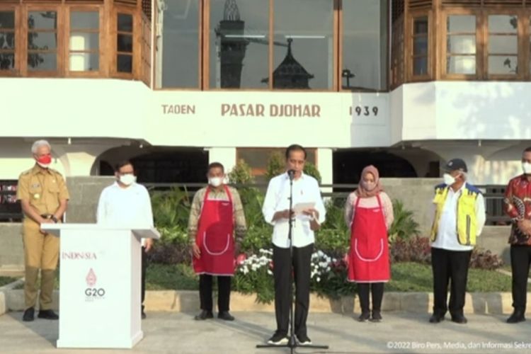 Presiden Joko Widodo saat meresmikan Pasar Johar, di Kota Semarang, Jawa Tengah, Rabu (5/1/2022).