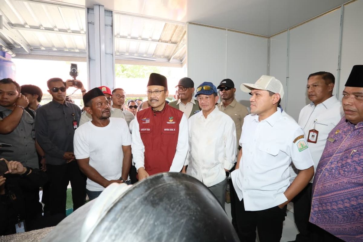 Ketua Satuan Tugas (Kasatgas) Percepatan Rehabilitasi dan Rekonstruksi (PRR) Pascabencana Wilayah Sumatera Muhammad Tito Karnavian meninjau lokasi hunian sementara (huntara) di Kabupaten Pidie Jaya, Aceh, Jumat (6/3/2026). Dalam peninjauan tersebut, Tito bersama Menteri Sosial (Mensos) Saifullah Yusuf dan Wakil Gubernur (Wagub) Aceh Fadhlullah mengecek sejumlah fasilitas di huntara, serta berdialog dengan para pengungsi.
