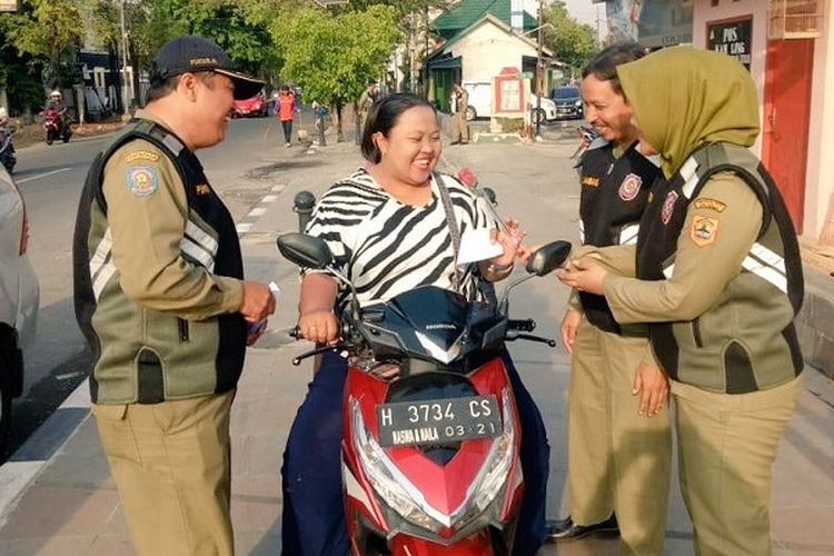 Satpol PP Provinsi Jawa Tengah bersama Satpol PP Kota Semarang mengadakan Operasi Simpatik di sejumlah jalan protokol Kota Semarang