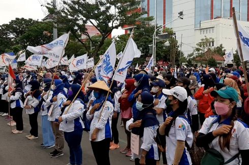Kantor Ganjar Pranowo Digeruduk Buruh yang Menolak Penetapan UMK Jateng Tahun 2022