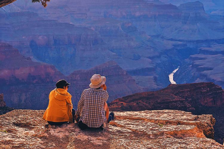 Ilustrasi wisatawan di Grand Canyon, Amerika Serikat.