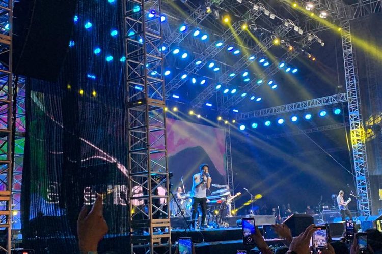Grup musik Peterpan tampil di festival musik Pestapora hari pertama di Gambir Expo Kemayoran, Jakarta Pusat, Jumat (22/9/2023).