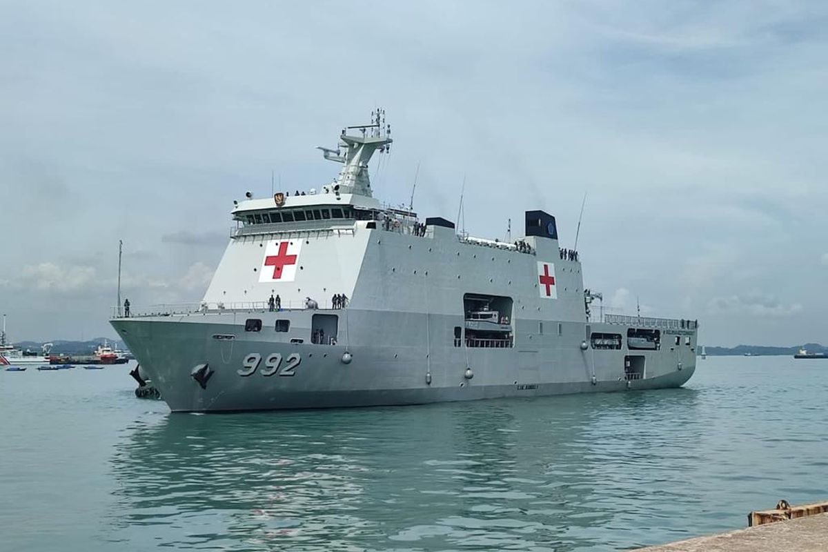 KRI dr Radjiman Wedyodiningrat 992 tiba di perairan Batam. Selain KRI KRI dr Radjiman Wedyodiningrat 992 juga ada KRI I Gusti Ngurah Rai 332, dan KRI Halasan 630. Ketiga KRI ini tergabung dalam Satuan Tugas (Satgas) International Maritime Defence Exhibition & Conference (IMDEX) Asia 23 di Singapura. 