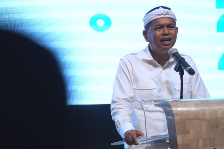 Gubernur Jawa Barat Dedi Mulyadi menjelaskan langkah efisiensi anggaran dan penyesuaian waktu kerja pegawai di lingkungan Pemprov Jabar, Selasa (21/10/2025).