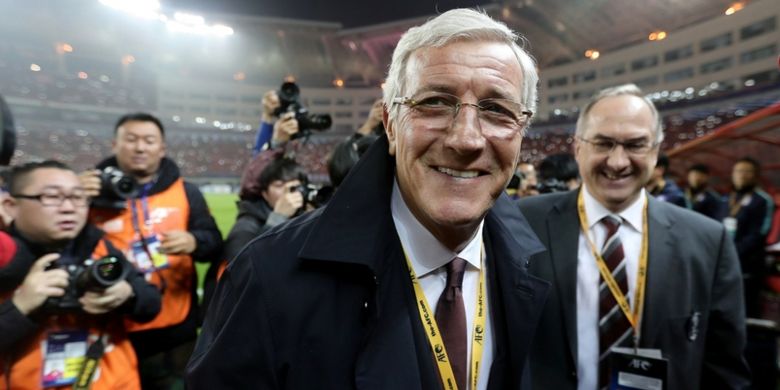 Pelatih timnas China asal Italia, Marcello Lippi, ketika meninggalkan lapangan pertandingan seusai duel Kualifikasi Piala Dunia 2018 melawan Korea Selatan di Changsha, Hunan, China, 23 Maret 2017.