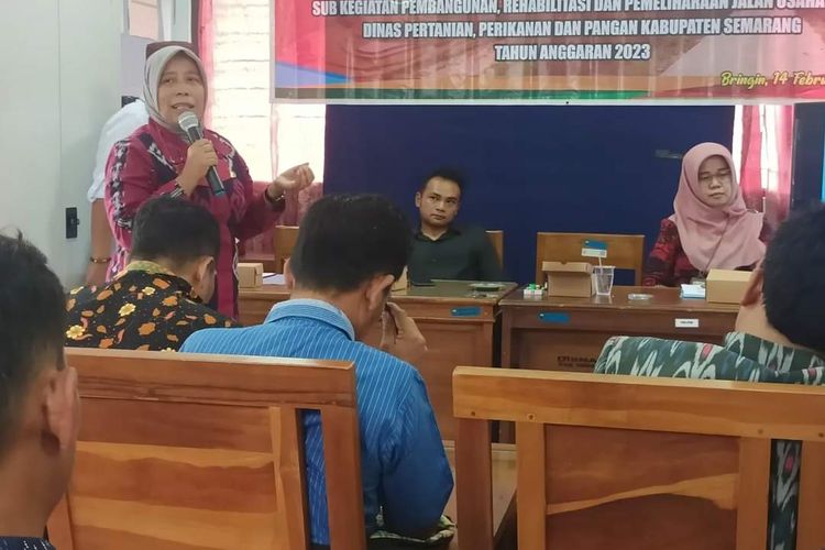 Pemkab Semarang melakukan sosialisasi pembangunan jalan usaha tadi