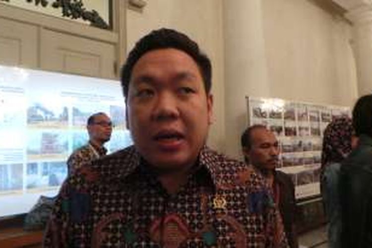 Anggota Komisi I dari fraksi Partai Demokrasi Indonesia Perjuangan (PDI-P) Charles Honoris, di Balai Kota, Kamis (14/4/2016).