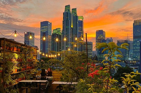 10 Kafe Rooftop untuk Menikmati Pemandangan Jakarta