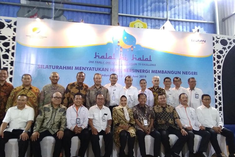Tanggapan Menteri BUMN Rini Soemarno soal harga tiket pesawa Garuda Indonesia yang terlalu mahal dan belum tahunya rencana masuknya maskapai asing dalam acara halal bihalal Kementrian BUMn di Jakarta, Senin (10/6/2019).