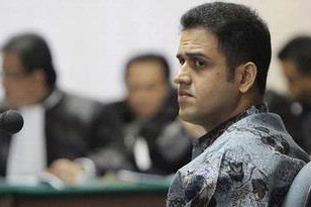 Mantan Bendahara Umum Partai Demokrat Muhammad Nazaruddin menjalani sidang perdana dengan agenda pembacaan dakwaan di Pengadilan Tipikor, Jakarta Selatan, Rabu (30/11/2011). Nazaruddin terancam 20 tahun penjara terkait kasus suap pembangunan wisma atlet SEA Games XXVI Palembang.