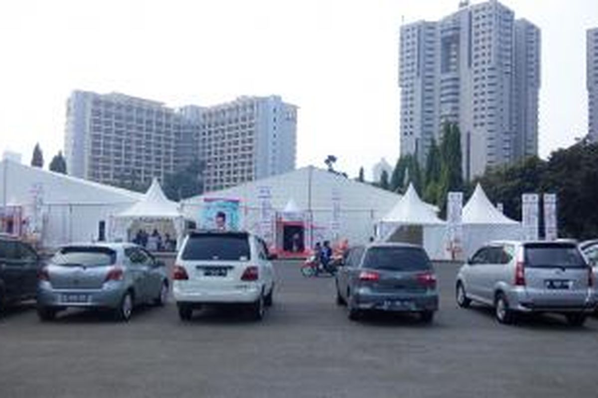 Suasana lokasi Jak Book and Edu Fair 2015 di parkir Timur senayan, Jakarta Pusat, Minggu (2/8/2015).