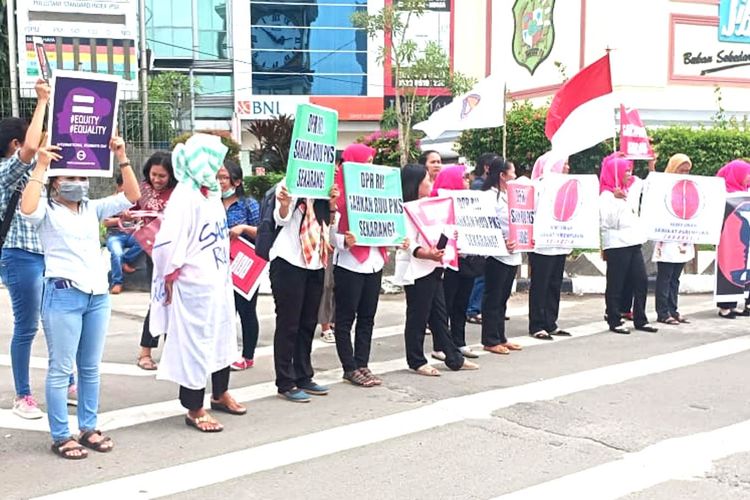 Aksi Women’s March Medan menuntut segera disahkannya RUU PKS, Selasa (30/4/2019)