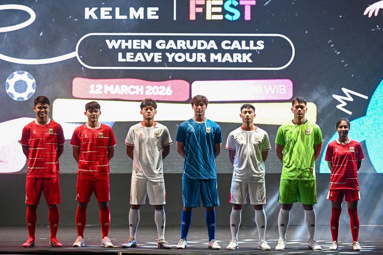 Sejumlah pemain futsal Timnas Indonesia melakukan sesi foto saat peluncurannya jersi terbaru Timnas Indonesia di Kompleks Gelora Bung Karno, Senayan, Jakarta, Kamis (12/3/2026). PSSI bersama jenama olahraga asal Spanyol, Kelme resmi meluncurkan jersi terbaru untuk Timnas sepak bola dan Futsal Indonesia sekaligus menjadikan Kelme sebagai penyedia apparel resmi Timnas Indonesia yang dikontrak hingga 2030. ANTARA FOTO/Fauzan/wsj.