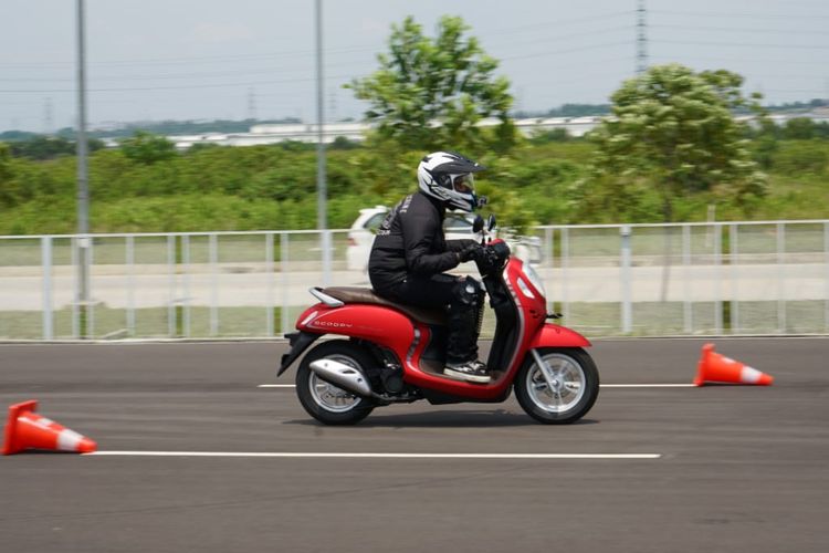 Jajal All New Honda Scoopy di  AHM Safety Riding and Training Center, Cikarang, Jawa Barat.