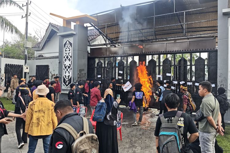 Massa Beri Ultimatum, Ini Kronologi Paripurna Hak Angket DPRD Kaltim Ditunda akibat Tak Kuorum