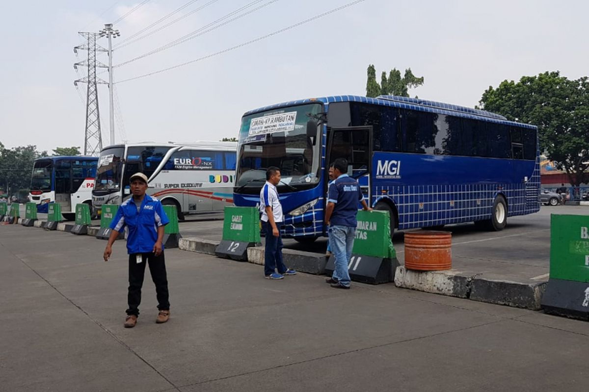 Pengecekan uji kelaikan bus di Terminal Kampung Rambutan, Kamis (31/5/2018)