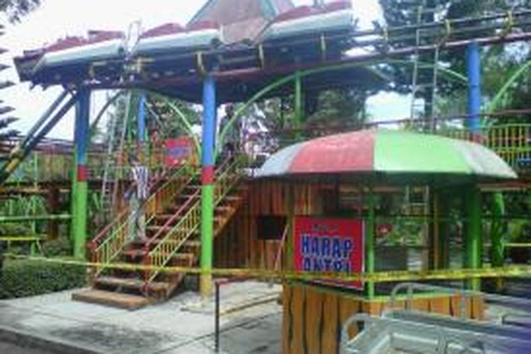 Wahana jetcoaster Taman Kyai Langgeng (TKL) Kota Magelang masih di garis polisi pasca-mengalami kecelakaan, Kamis (20/3/2014).