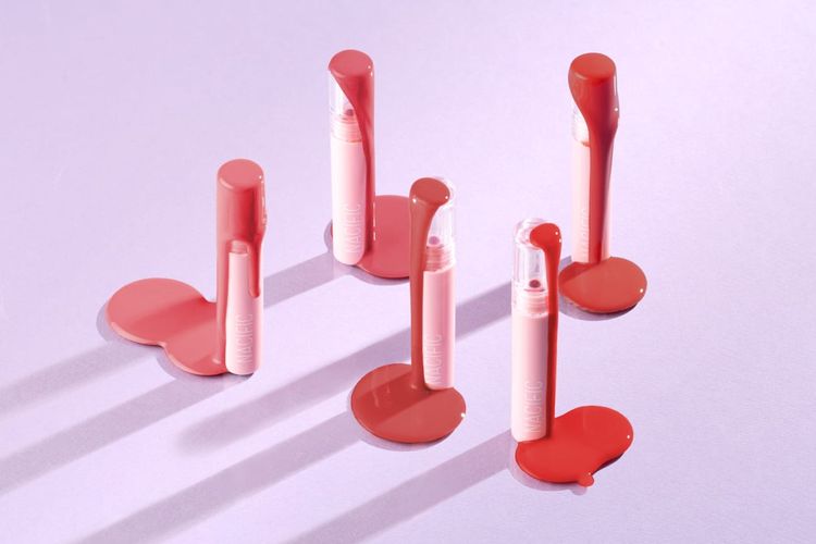 Nacific mengeluarkan produk pelembab bibir Glossy Mood Liptint yang memiliki beberapa pilihan warna.