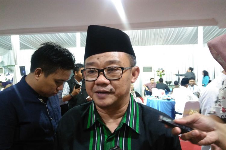 Sekretaris Jenderal Pengurus Pusat Muhammadiyah Abdul Mu'ti ditemui di kediaman Menteri Pendidikan dan Kebudayaan (Mendikbud) Muhadjir Effendy, Jakarta, Selasa (20/6/2017).