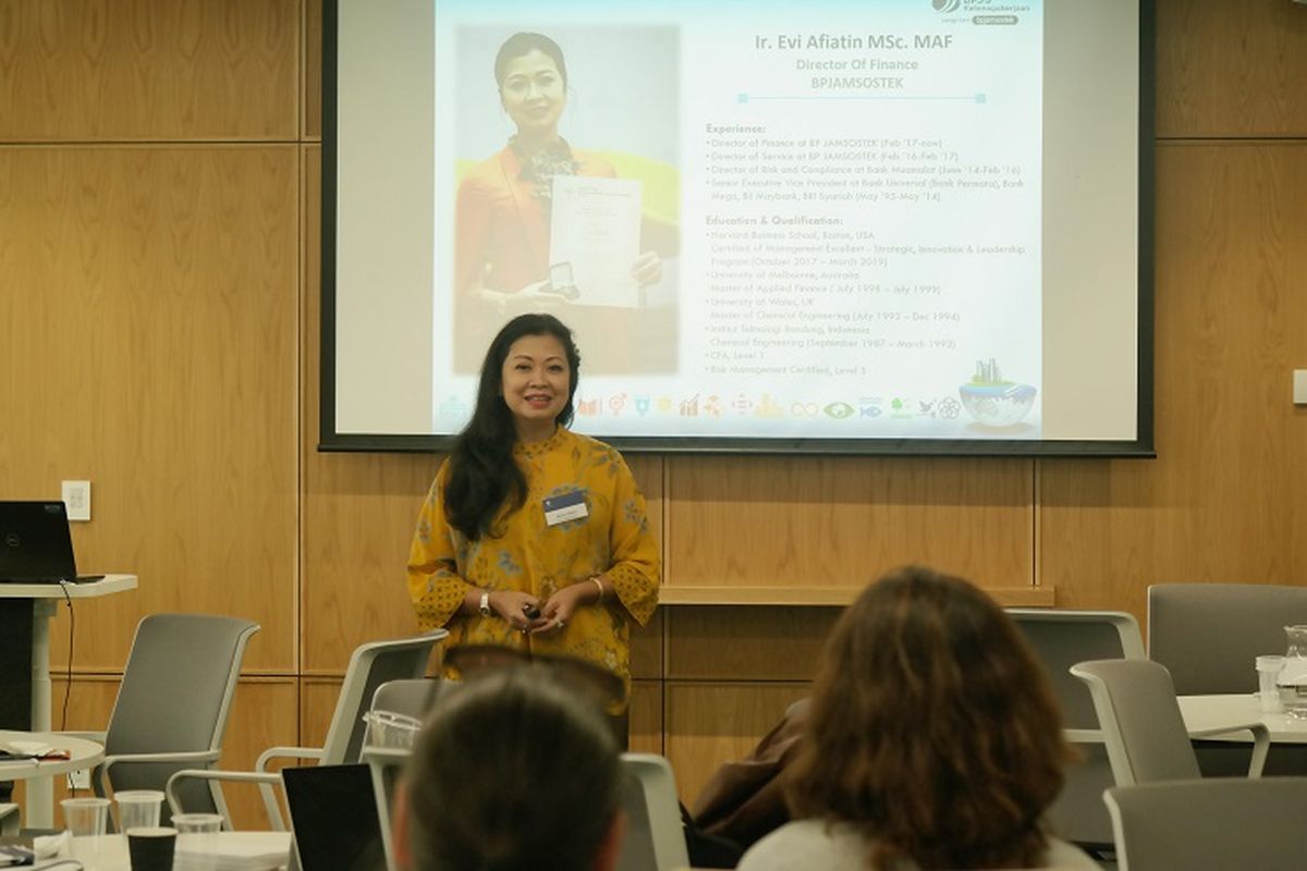 Direktur Keuangan BPJS Ketenagakerjaan (BPJAMSOSTEK) Evi Afiatin menjadi pembicara dalam simposium ?Developing Sustainability Reporting and Partnership in the Indo-Pacific Region for Achieving the UNs Sustainable Development Goals? (UN SDGs) di Adelaide, Australia, Jumat (28/02/2020).