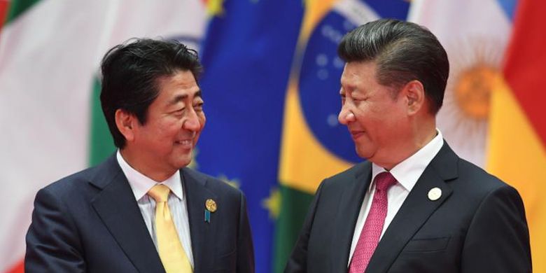 Perdana Menteri Jepang Shinzo Abe dan Presiden China Xi Jinping.