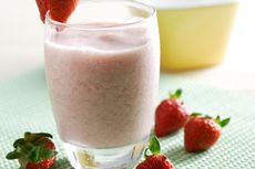 Sarapan Sederhana Tanpa Masak, Resep Smoothie Pisang dan Stroberi