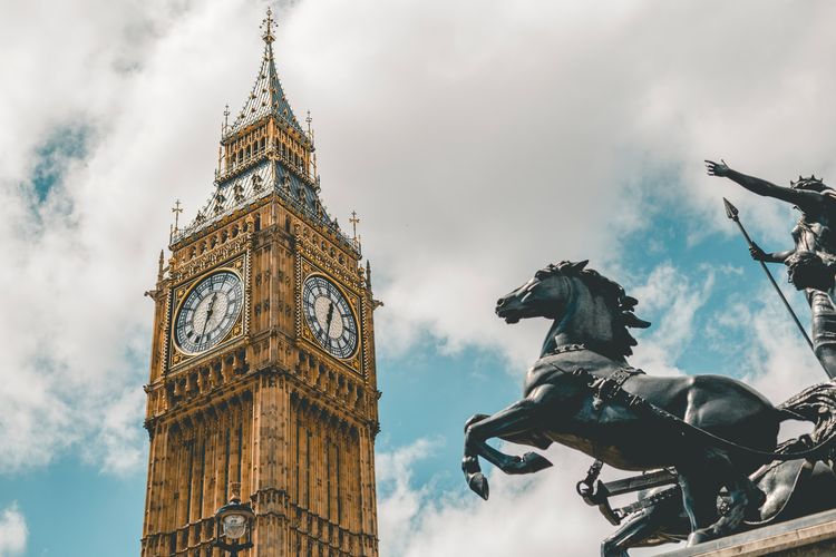 Jam Big Ben di London sedang menjalani restorasi dan targetnya mulai beroperasi 2022