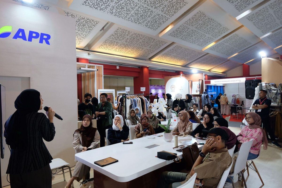 Kegiatan Workshop di booth Jakarta Fashion Hub di Indo Intertex 2025. 