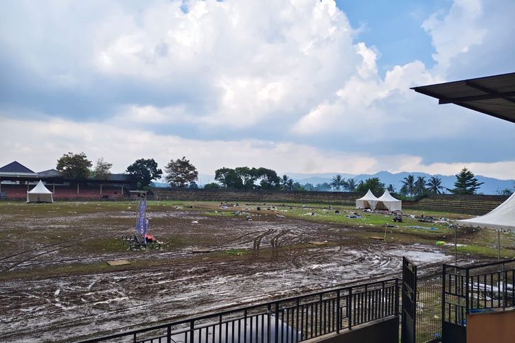 Potret Stadion Suryakencana Usai Konser Musik di Sukabumi, Rumput Coklat dan Penuh Lumpur