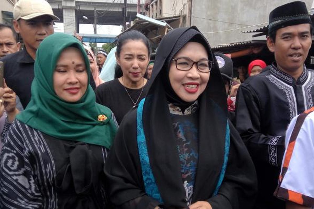 Calon wakil gubernur DKI Jakarta, Sylviana Murni saat di kawasan Koja, Jakarta Utara pada Rabu (25/1/2017).