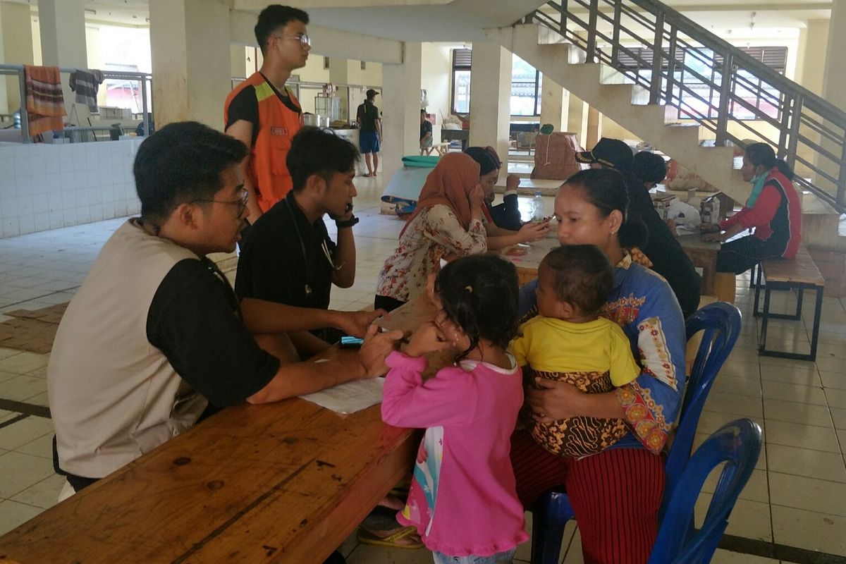 Korban banjir yang mengungsi di Rusun Rawa Buaya, Cengkareng, Jakarta Barat, Rabu (4/1/2020).