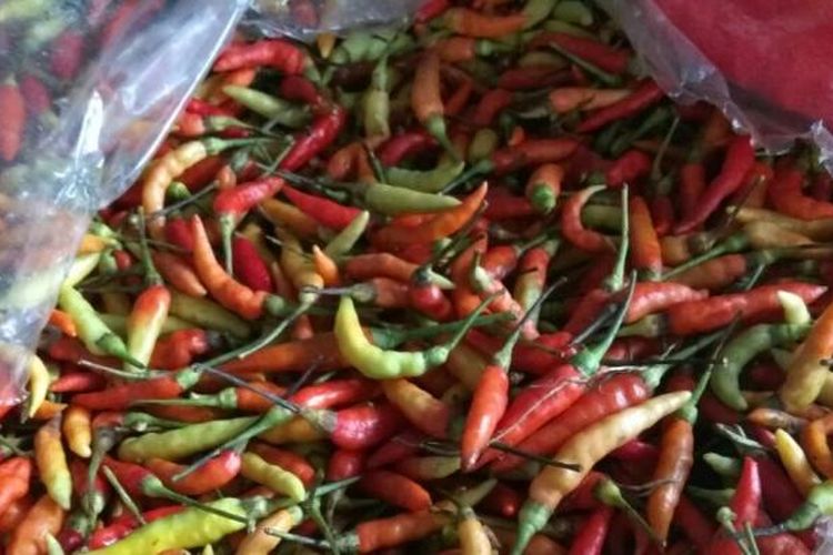 Harga cabai rawit merah di Pasar Cisalak mencapai Rp 160.000 per kg