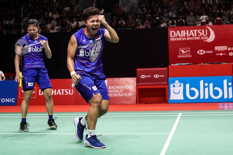 Pasangan ganda putri Indonesia, Greysia Polii/Apriyani Rahayu melawan wakil Jepang, Nami Matsuyama/Chiharu Shida Tsai saat pertandingan babak perempat final Indonesia Masters 2020 di Istora Senayan, Jakarta, Jumat (17/1/2020). Greysia/Apriyani menang dua gim langsung atas Nami/Chiharu dengan skor 21-15, 21-16, dalam tempo 42 menit.