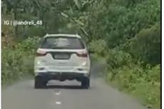 Video Viral Mobil Berjalan Oleng dan Tabrak Pengendara Motor hingga Tewas, Warganet Kecam Perekam