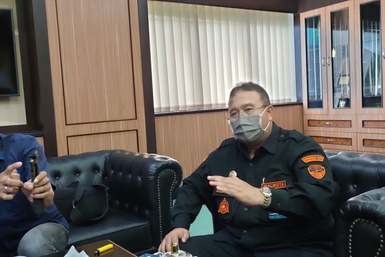 Wali Kota Tasikmalaya, Budi Budiman, saat memberikan keterangan wilayahnya darurat Covid-19 karena terus bertambahnya pasien positif corona, Selasa (29/9/2020).